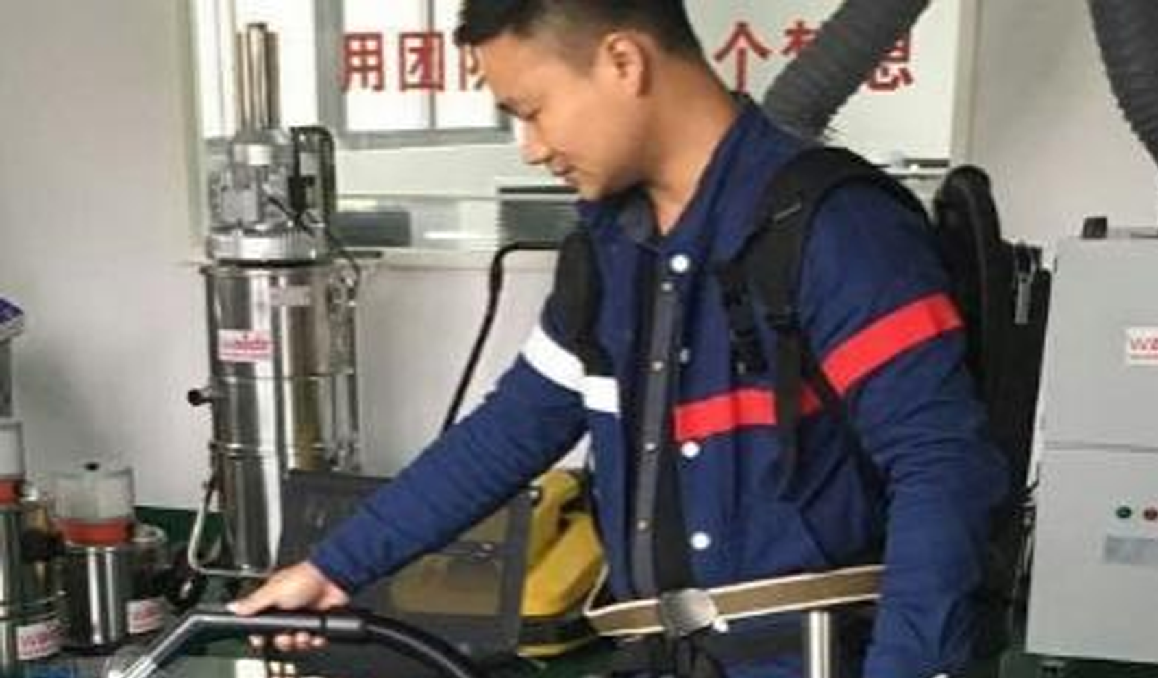 cordless industrial backpack vacuum cleaner